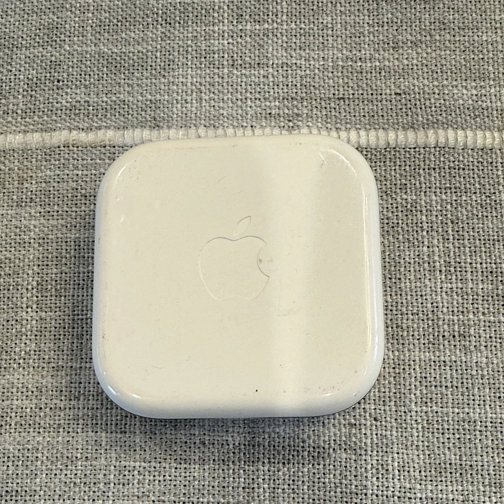 Apple White Wired Earbuds with Case